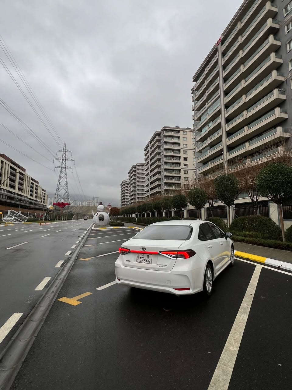 السلام عليكم كورلا هايبرد 2024 سياره بيه حالوب قليل وبيه رصعه خفيفه بل جاملغ امامي سيارة بإسمي رقم جديد سعر 140 وبيه مجال قليل مكان سيارة بغداد رقم ***********
