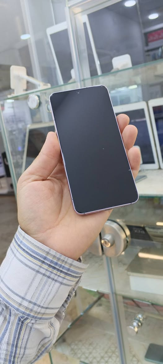 galaxy s22 5g

2سیم و زاکیره 128 گێگا و ڕام 8 گێگا شاشەی Daynamic Amolidx2 و نوێبونەوەی شاشەی 120هێرتزە و پرۆسێسەری snapdragon 8gen 1یی لەسەرە و سەماعەی ئیستریۆیە و تەنیا پشتی ئەو کاڵبونەوەیەی هەیە لەوێنەکاندا دیارە و وە پاتریشی بۆ گۆڕاوە پاک و خاوێنە و بەزەمانی هەمو شتێک  نرخی 265هەزار و مەعمەلەیە زۆر کەم

شوێن/چەمچەماڵ + گەیاندن هەیە شمشمل, السليمانية


**إذا كنت صاحب هذا الإعلان وتريد حذفه لأي سبب، رجاءا أرسل رسالة إلى الدعم الفني**