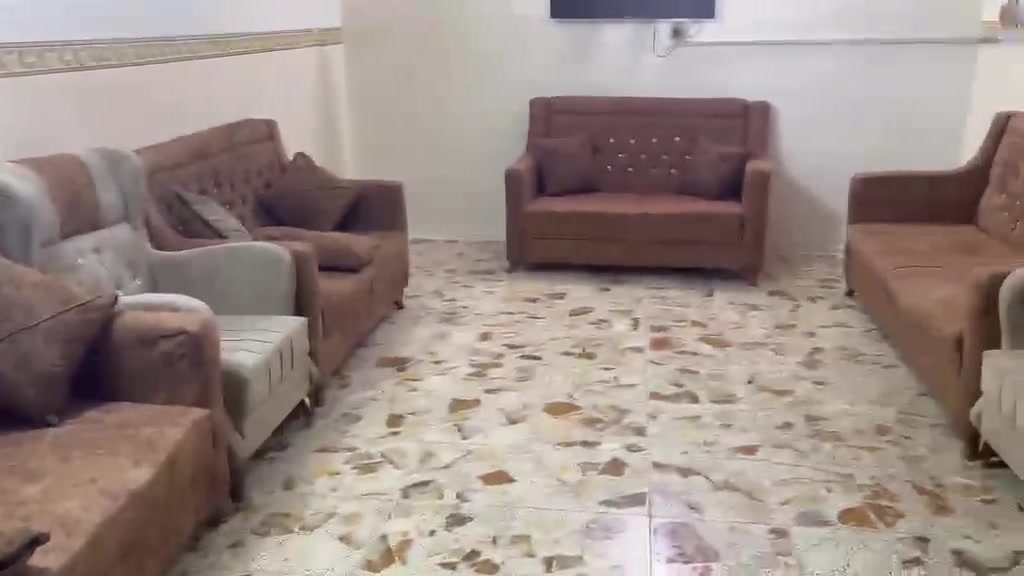 تخم 14نفر تسكام خشب اسود كل التخم إسفنج مميز التخم مستخدم شي قليل نضيف كل ضرر مابي المكان القاسم السعر خاص ومناسب ***********
