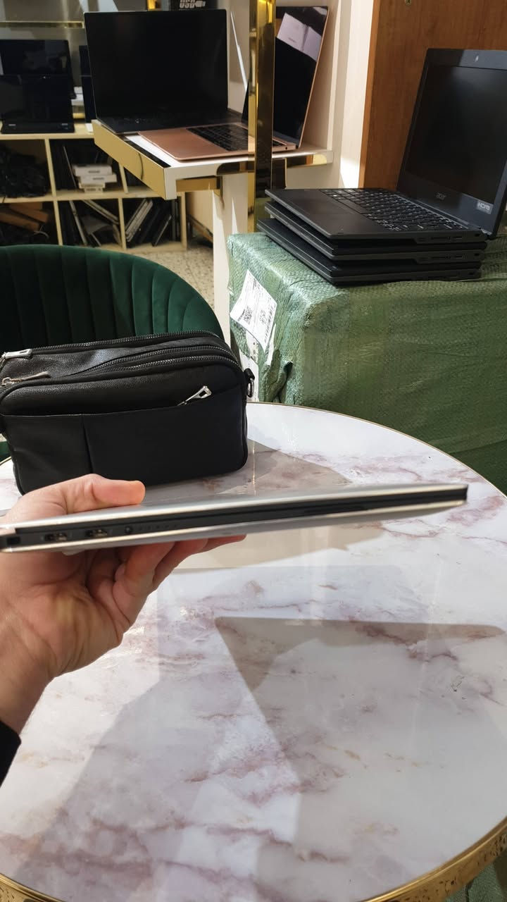 Dell XPS 13 9380
مواصفات الجهاز:

المعالج: Intel Core i5-8365U (من الجيل الثامن).

الذاكرة العشوائية (RAM): بسعة 8 جيجابايت.

التخزين: قرص صلب من نوع SSD بسعة 256 جيجابايت.

الشاشة: مقاس 13.3 بوصة بدقة(  Full HD (1920 × 1080

سعره 350 الف


**إذا كنت صاحب هذا الإعلان وتريد حذفه لأي سبب، رجاءا أرسل رسالة إلى الدعم الفني**