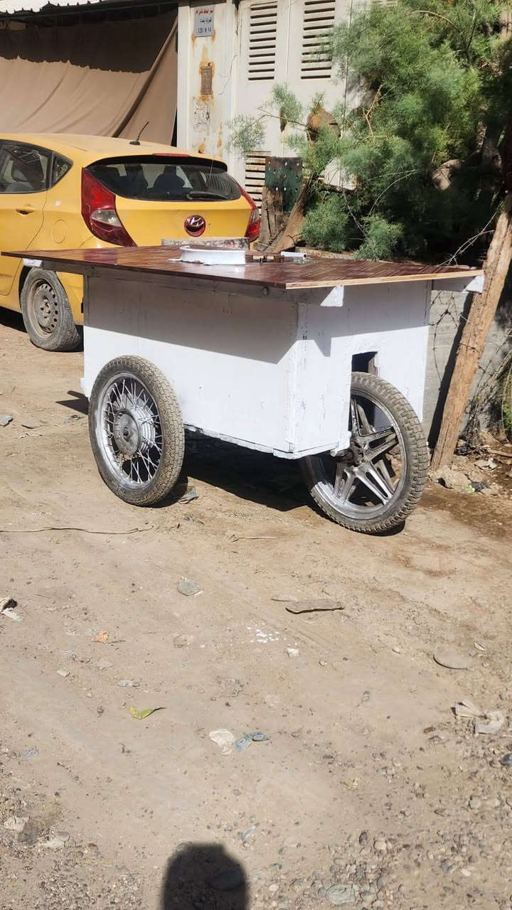 عربانة لبلبي نظيفة مع شمسية جديدة
مع فلينة وترمز جدد 
السعر ٣٥٠ الف
بغداد الجديدة ***********

