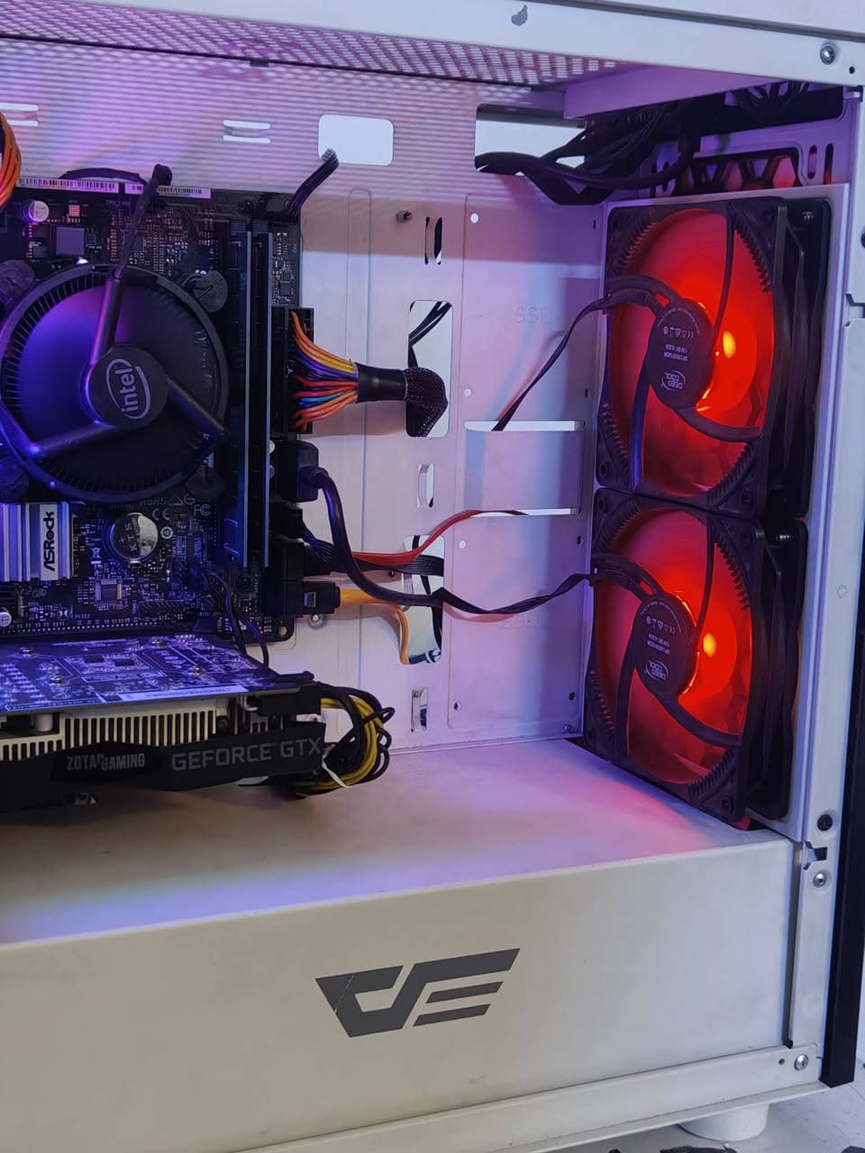 موجود
السلام عليكم 
تجميعة كيمنك شكل واداء ونظافة للبيع بسعر مناسب 💯

المواصفات :
💠GPU: GTX 1650super Zotac Gaming
 
💠CPU:  Core i5 8400  6C 6thr 4.0GHz 

💠Cooler: intel stock

💠M.b: Asrock h310cm-hdv

💠RAM:  2x8 16GB DDR4 

💠STRG: SSD256GB+HDD500GB 

💠P.s: Aigo psu 600w RGB.

💠Case: Darkflash case with 3xfan.  

💲سعر التجميعة 485 الف مع ضمان الحاسبة اسبوع بشرط تربطها على UPS لحماية القطع من الكهرباء

بغداد مدينة الصدر قطاع 23
يوجد توصيل
 واتس ***********
 اتصال ***********
