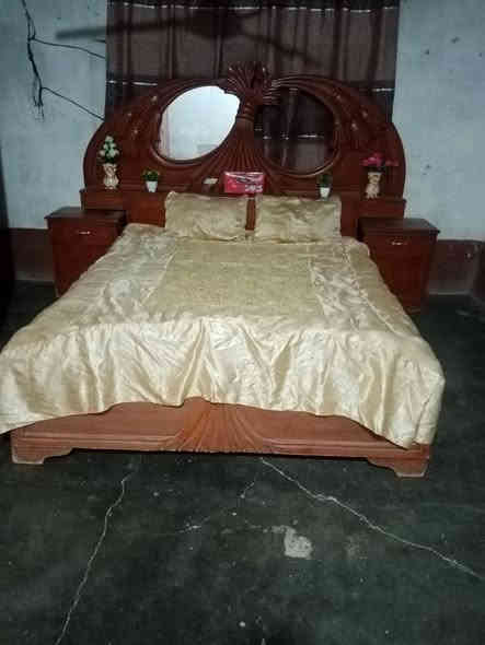 السلام عليكم
غرفه عراقيه للبيع خشب نضيف وثقيل 
السعر 800 وبيهاا مجال 
مكان حصيبه ***********
