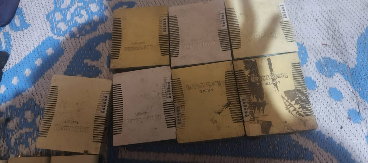 روتر بورد 951 عدد ٥ 
روتر بورد 751 عدد ٣
روكت xw عدد ٨
Lhg5 عدد ٣ 
ارنب عدد ٤ 
3011 عدد ٢ 
٢٠١١ عدد ٢
سكاتر 120 عدد ٣ 
سكتر مني عدد ١ 
سكتر ٩٠ واحد
بور بوردج مدمج 912 عدد ٢
QRT عدد واحد
عنوان بغداد توصيل موجود ***********
