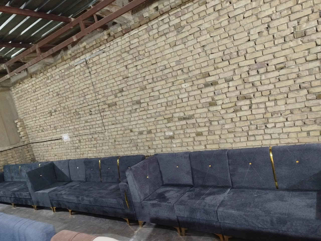 للبيع ديوان 20 نفر وموجود 10 نفر جديد شغل درجة اولى 
العنوان : بلدروز مقابيل مدرسة الثقافة مجاور انفنتي مول 
للاستفسار : ***********/***********
