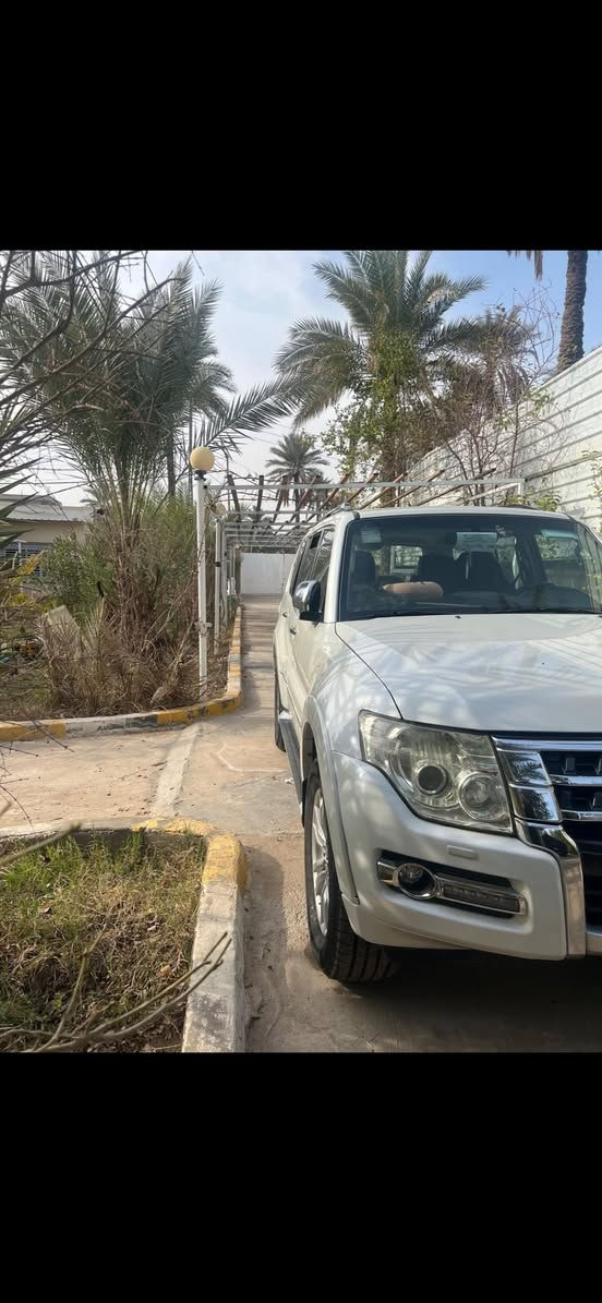 سلام عليكم اخواني 

باجيرو للبيع او المراوس بسياره هايبرد 
 مديل 2018  رقم بغداد حبتور واحد على واحد علامه ذهبيه  باسمي 
مكفوله كفاله عامه ماشيه 86 الف كيلو 

مواصفاتها معروفه لكن للتوضيح 
فتحه سقف 
كامره 
شاشه 
حاكيه 
مانع انزلاق 
مثبت سرعه 
مري شفط 
تحكم ستيرن كامل
كشنات كهرباء 
حساس خلفي 
عده كامله 
سبيرها برجستون ما نازل مال شركه 
رقم بغداد الانكليزي 
سنويه جديده
تحول وين ميعجبك

الصيانه و التفاصيل :- 

تخم صدر امامي خلفي جديد شرط الفحص 
كير مكينه مكفول 
تخم تاير جديد 
ادامه بلكات نوزلات فيت بم اصلي وكاله 
سبيرها مانازل من الشركه 
فلنجات مصفره 
ميزانيه جديده 
كل نواقص مابيها 
ايدي بالسياره و محافظ عليها مستعز بيها 

مكان السياره بغداد رصافه البنوك 
للاستفسار 
رجاءا بياع شراي ما استقبل سياره كفاله مال جناي 

السعر ٢٢ الف دولار قابل للتفاوض بالمعقول 

ابو حسن التميمي 
***********
