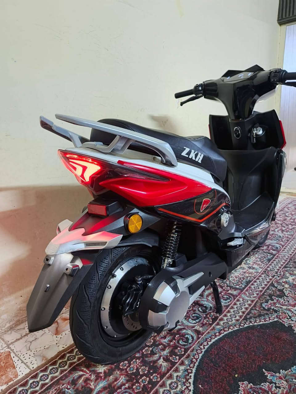 السلام عليكم دراجه ليمه للبيع دراجه زيرو ما ماشيه بل كارتون مديل 2025 وصل المعرض او ملحقاتها بيها
وين ميعجبك اخذه بيدي نفحصه اختلاف عن الصور سعرايه تاخذها بلاش

تفاصيل الدراجه 

لايت عالي ناصي زنون

مثبت سرعه

نضام بك

نضام بارك الوقوف المستمر

بريك امامي خلفي دسك هايدروليك

شاشه كبيره تشكشف اعطال الدراجه ولتنبيهات

دبل اشاره

نشره ترحيب 

دبلات امامي خلفي غاس طيه جدا ناعمه

كشن طبي جلاتين

بطاريات مصطره الحجم الكبير كرافين انسه الشحن

ملف الدراجه 2000 حقيقي

تقطع مسافه بل شحنه الوحده 75 كيلو جيب ويز وفحص

الدراجه ضد الماء

تايرات جبلي جلاتين حجم 12

طلاعات جانبيه لراكب الخلفي

الشراي يتفضل خاص او التصال عله الرقم ***********

سعر الدراجه 850 بيها مجال بصيط

مكان الدراجه بغداد ساحت عدن
