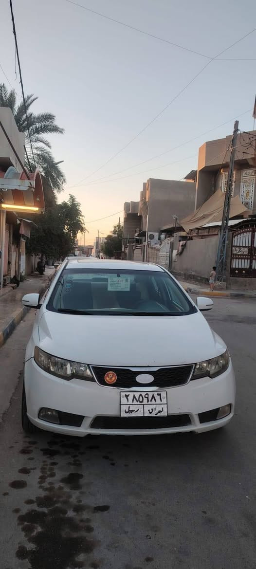 سلام عليكم سيراتو ٢٠١٣ رقم أربيل سنوية نافذة بأسم شركة موصفات السياره فتحه فول تحكم اشير مري المري شفط تبريد بيانو سيارة جاهزة اي نقص مابيهة كير ومكينه وتبريد على وضع الشركة صدر أمامي خلفي جديد تخم تاير جديد حادث السياره جاملغ خلفي وجملغ أمامي وبارد باب السايق مكان السياره واسط عزيزيه معروضه ب ٨٠ وبيهة مجال بسيط ***********
