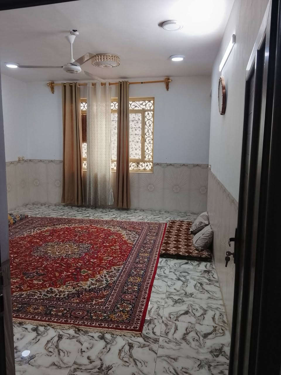 بيت للبيع بيت   مساحه 200 متر البيت زراعي سند 25 منطقه ام القرى شارع السكلات بيت كامل كل السيراميك والسطح مطبك أشتايكر أي نقص مابي البيت وعندي نسخه من السند قرار محكمه ***********
