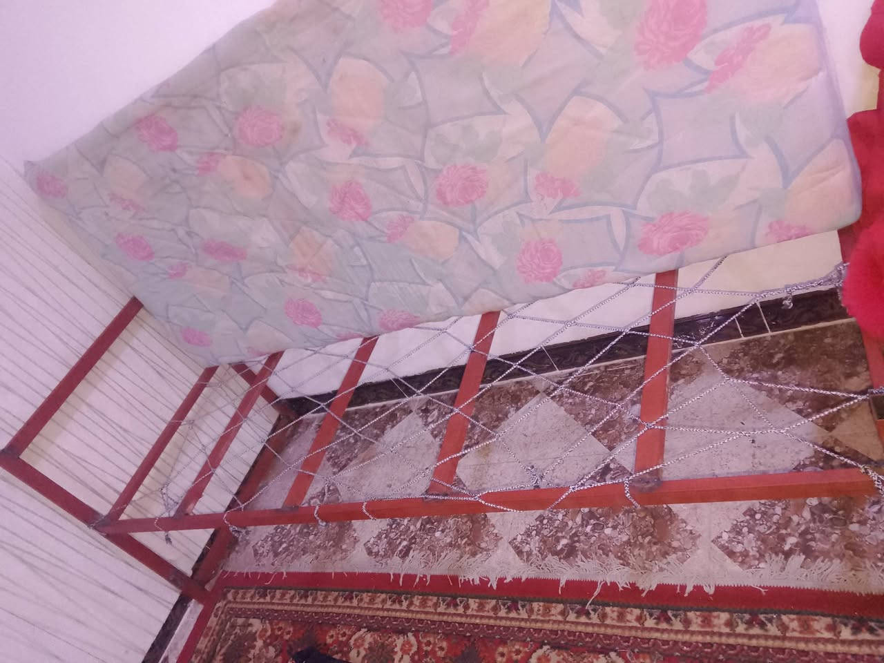 سرسر معلق نفرين  حديد ثقيل + سرير نفر حديد
+ رفوف حديد 

سعر 50 الف قفل  
المنطقة روناكي 

***********
