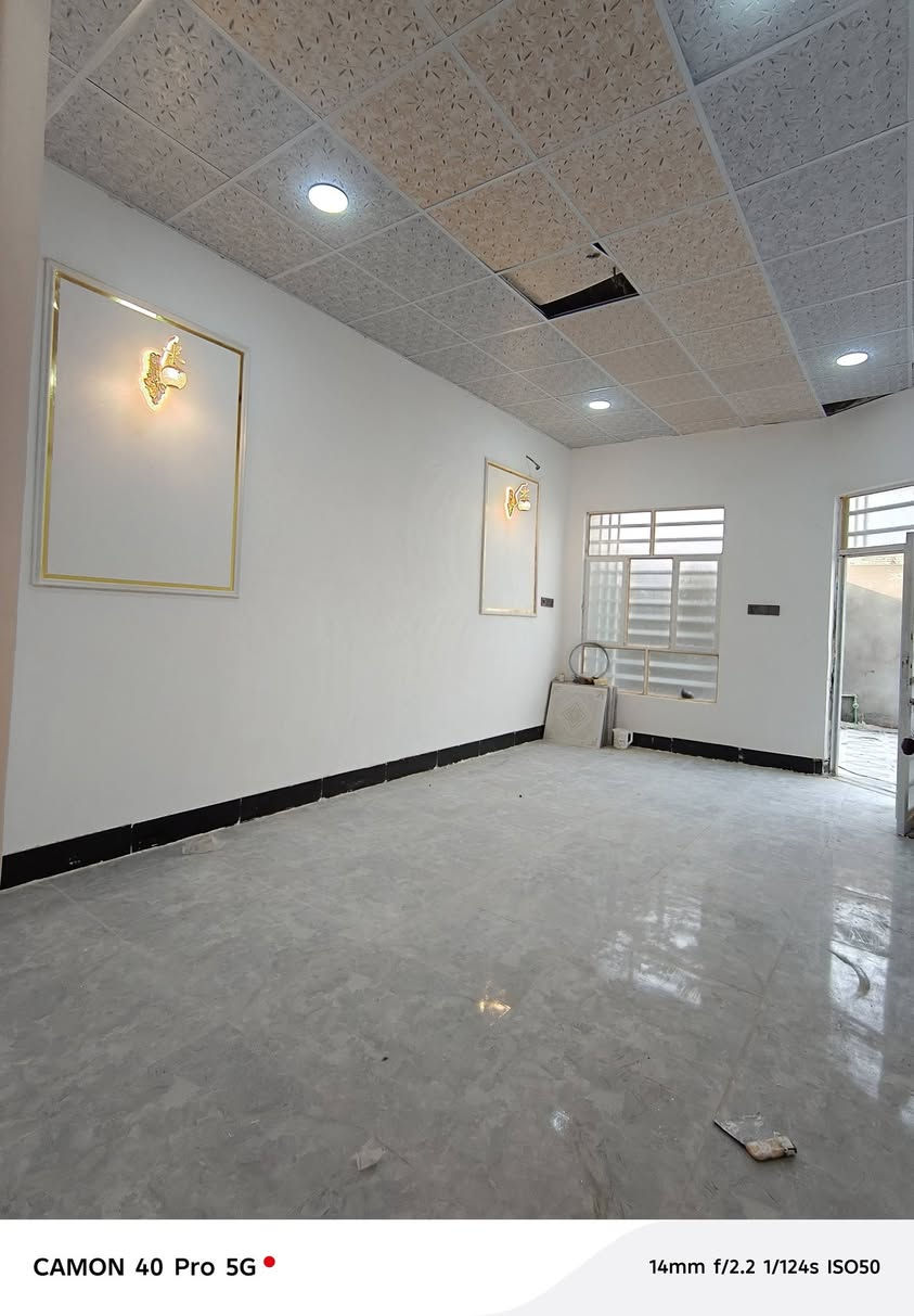 🏠 بيت للبيع
📐 المساحة: 150 متر
📍كوفه براكيه شارع المعمل
 قرب بانزين خانة ال عيسى 
يبعد 50 متر عن الشارع الرئيسي

🛏 غرفتين، صالة، مطبخ، استقبال
🚿 حمام داخلي + حمام خارجي
✨ سيراميك، تغليف، بورسلين الثقيل

 – الاتصال على رقم صاحب البيت
📱 ‏‪***********‬‏
