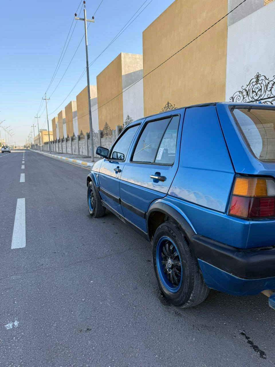 السلام عليكم كولف للبيع موديل1991 رقم كربلاء انكليزي باسمي سنويه لل27 السياره جاهزه كير مكينه1800 حداديه كهربائيات تخم تاير مصبوغة عام للجماليه بدون ضربه ولا خياس السعر 34   للاستفسار ***********  مكاني كربلاء
