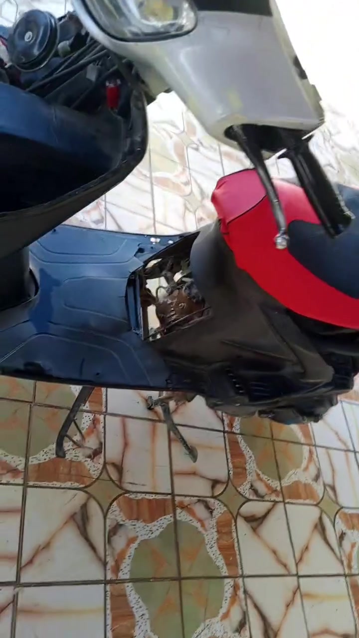 السلام عليكم فراشة فحل للبيع دراجه خير من الله كهربائيات سلف  بس باتري ضعيف  هندر اشاير هورن دبلات كله شغال دراجه ناعمه كلش ما تنسمع ما عايزه السعر مناسب التواصل ***********
