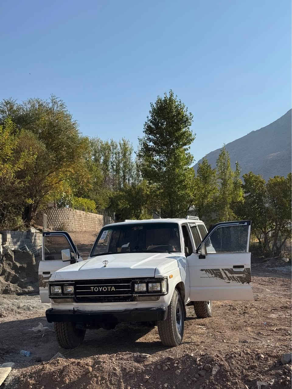 لاندگرۆز ١٩٨٩ 
٢ئێف ٤ گێڕ
دیسک پاوەر 
ئارم ئاسایش 
 گێڕ و مەکینەو ئەکسل و دەبڵ ئەکسل و کارەبایی هەموو شتی بەشەرت
٤ تایەی جەبەلی 
سحری ٢٦ وەرەقەو کمەک محامەلە
***********واتساپ شومان, أربيل
