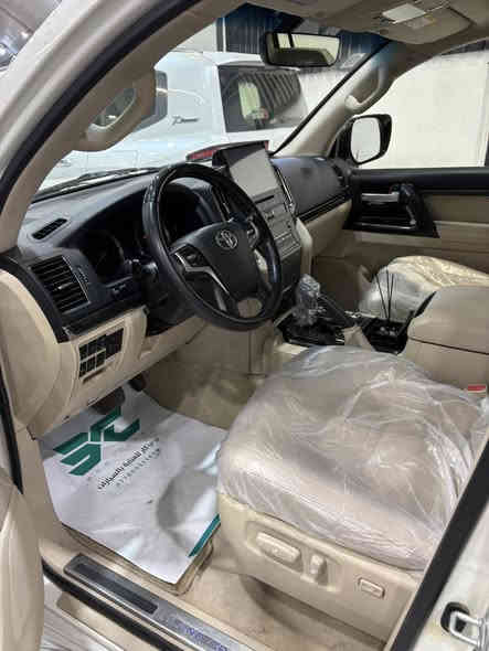 لاندكروز 2020 ساز
فئة الكراند تورنك فول
رقم بغداد
6 سلندر 4000
ماشيه 70 الف
سلايد
جنطه كهرباء
عداد ليزري
كشنات كهرباء
3 شاشات
شاحن لاسلكي
حساسات 
السياره بيها صبغ كلش بسيط بلباب الخلفي جهه السايق
السياره جاهزه من كلشي
مكان سياره بغداد الكاظمية
السعر 530 ورقه
***********
