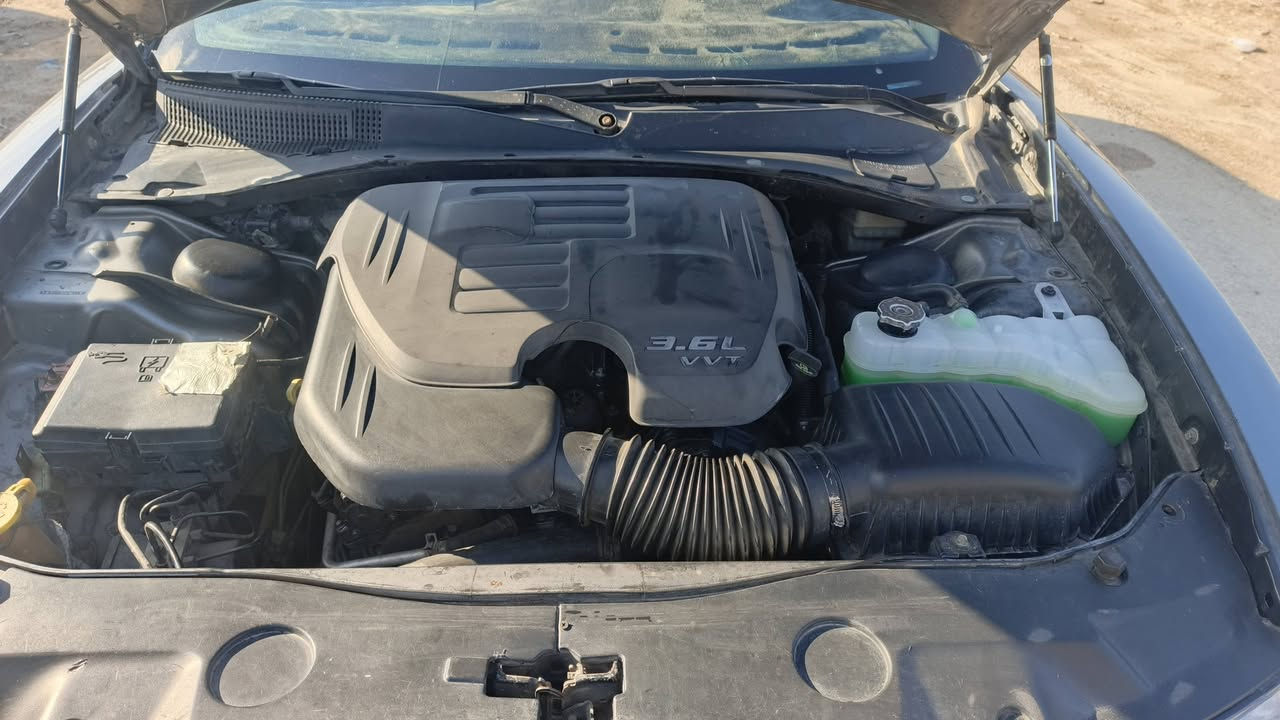 سلام عليكم جارجر 2012رقم نكليزي مداور ثاني يوم ضرره 3قطع ضرره بدون  داخل على بارد تجي وتشوف بعينك حداديه جديده خلفي وامامي تبريد ثلج تتفئه سياره اي نقص مابيه سعر 135وبيه مجال الاتصال على رقم *********** مكان حله حمزه الغربي
