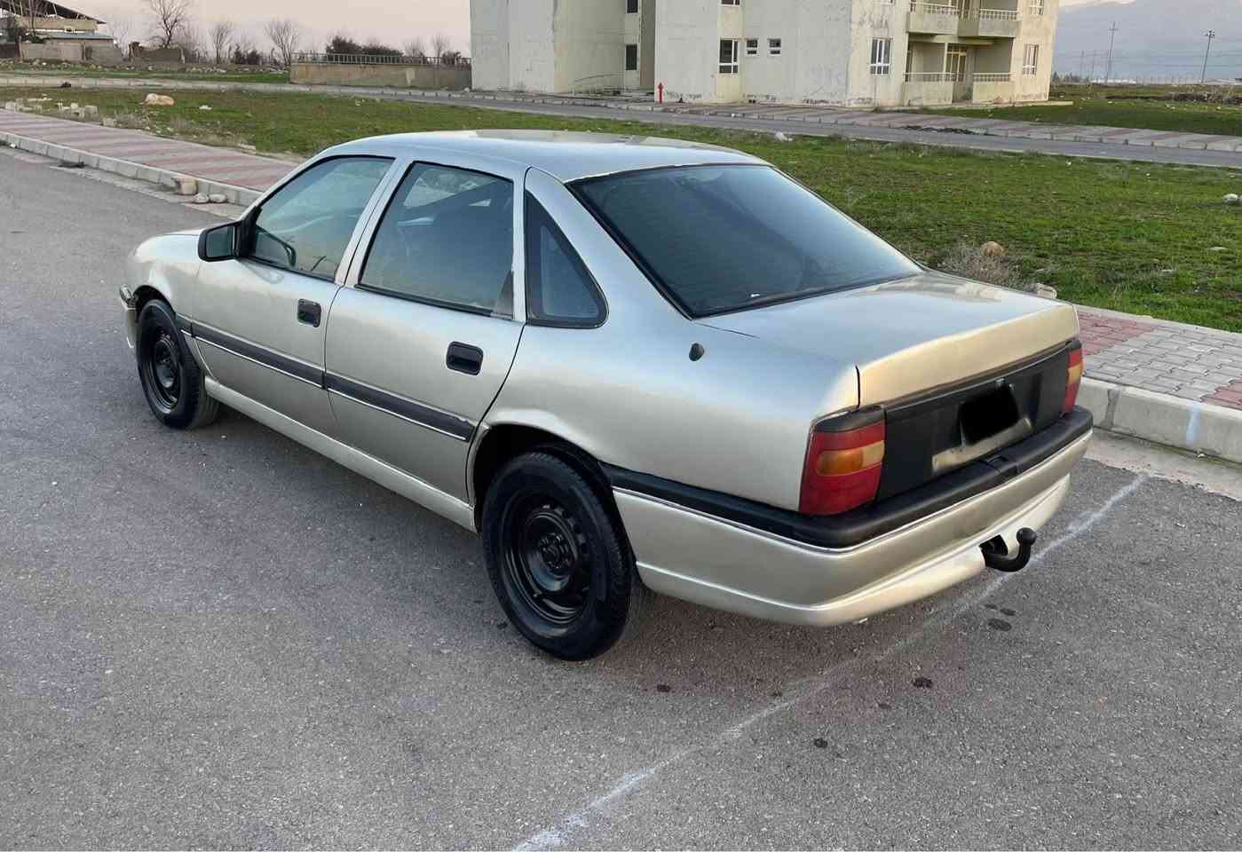 ئوپل موديل١٩٩١
مةكينه١٨
سةيارةكة علوجة بةشةرتي  كيشي مةدةني
گيرو مةكينه بةشةرت
توندو تول
كارةباي مةزبوت
چوار بةر دةگاي خاوين
بةرگة كوشني نوي
موس برانةووة
وةرگةران دةعم بةشةرت
دةعامي ٩٥
هوكي بيلاد
سعرى18
***********ع بشدار, السليمانية
