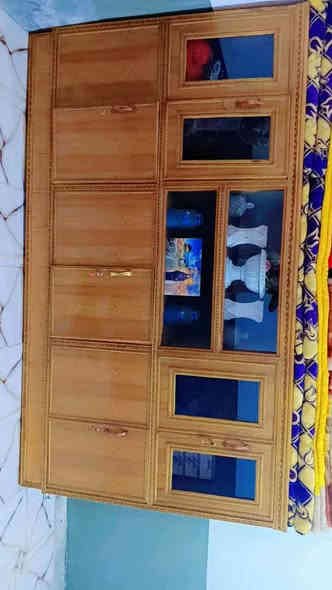 السلام عليكم بوفيه تزكام مستخدمه ثلاثه اشهر شرط النظافه نظافه فول شوف عينك نفس ما هوو سعرها 200 وبيها مجال ***********
