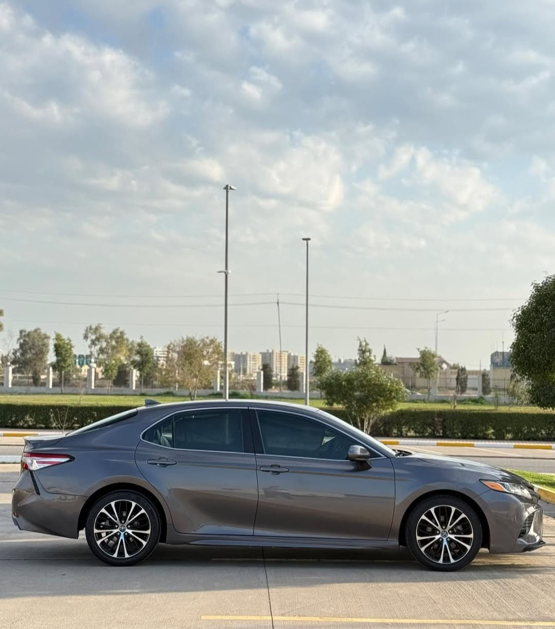 تويوتا كامري  2020 SE‏‎
مواصفات 
كشنات كهربائي 
كير اوتوماتيك و عادي
كير على الاستيرن 
‏شاشة 
ناضور ليلي
‏‎كاميرا 
تحكمات ستيرن و تحديد سرعه 
تحديد مسار 
‏رادار امامي و خلفي
رادار جانبي
‏‎لايتات زينون LED
وباقي المواصفات المعروفة بالسيارة 

ضرر فقط جاملغ السائق ونص البونيت
ونص جاملغ الخلفي كلير امريكا 
الشاصي والدواخل مكفول
السيارة رقم اربيل باسمي شرط الوكالة او التحويل نفس اليوم
هزة وفحص وسنويه جديدة 
ماشية ٣٢ الف فقط 
السعر 168$ وماكو هيج سعر بالسوك 
مكان السيارة اربيل 
***********
