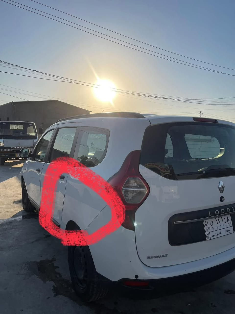 السلام عليكم رينو لودجي موديل ٢٠٢٠ سيارة نضيفه وحلوه بيها طخه بسيطه لاصبغ ولامعجون مكفولة شاشة وكامرة خلفية وسيارة جاهزة وكاملة سيارة وكالة مو تحويل اضمن الك كلشي  مكان السيارة ديالى يم معارض جديدة الشط  
***********
السعر 100وبيهة مجال
