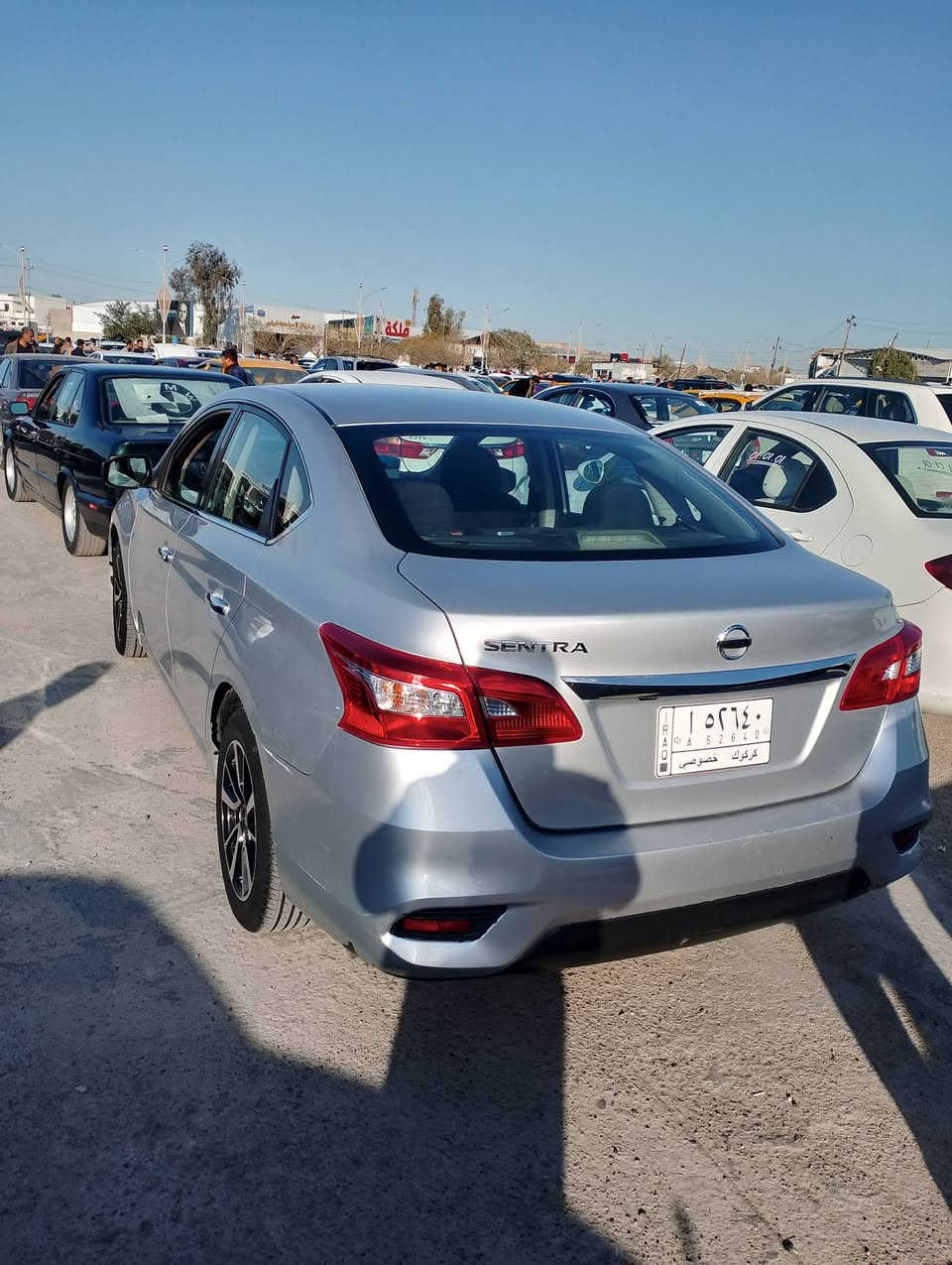 السلام عليكم ورحمة الله 
نيسان سنترا 2018 كير ومحرك شرط تحويل ثاني يوم بيها صبغ بل الباب الخلفي قليل والباقي كلين للاستفسار اكثر
اتصال ***********
