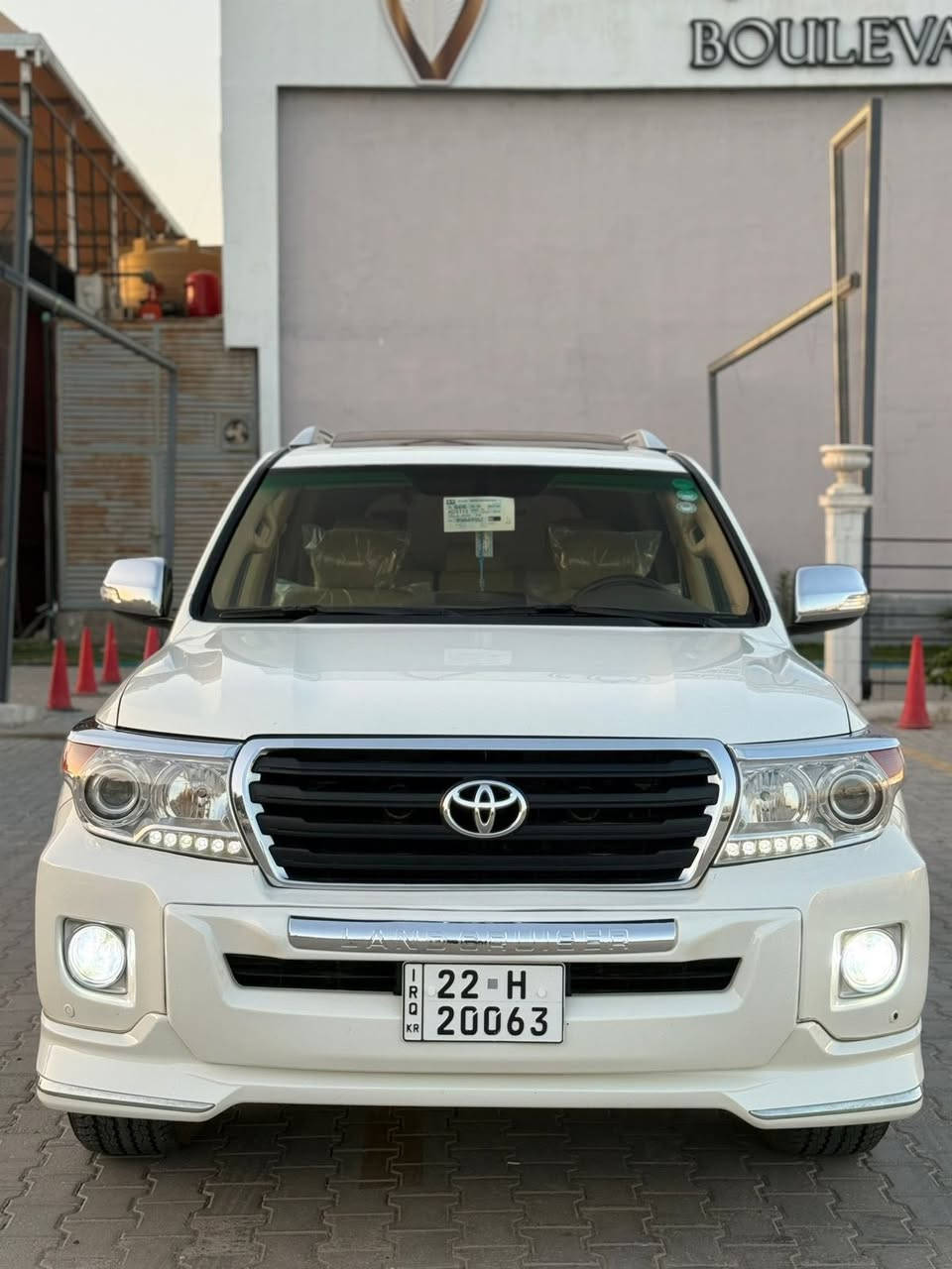 تيوتا لاندكروز GXR للبيع موديل ٢٠١٢
سلام عليكم 
تيوتا لاندكروز GXR للبيع موديل ٢٠١٢
 بدون مراوس 
6 سلندر
مكفوله من ( الضربه والصبغ والتبديل )
 سياره فول مواصفات بصمه فتحه تخم تاير جديد حداديه جديده 
 السياره ارقام جديده رقم اربيل 
 ماشيه ١٨٠
  سياره جديده بالعافيه ع  ياخذه
مكان السياره نجف كلشي كدامكم واضح السونار مرفق غير متواجد ع فيس الاتصال ع رقم فقط مع الصور***********
