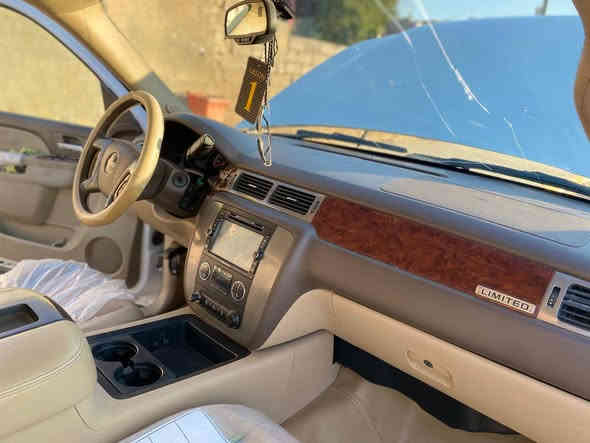 سلام عليكم 
يوكن 2013 خليجي سيارة فول موصفات مكفولة كفالة عامة
السيارة جاهزة ع آخر حباية 
تحكم استيرن + تحكم دوسات + تحكم كشنات 
فتحة قمارة 
تخم تاير 
الله شاهد سيارة مال بيت رقم بغداد خصوصي ماداخلة كراج استخدم شخصي سعرها 240 وبيها مجال 
للاستفسار ***********
العنوان // واسط قضاء الحي
