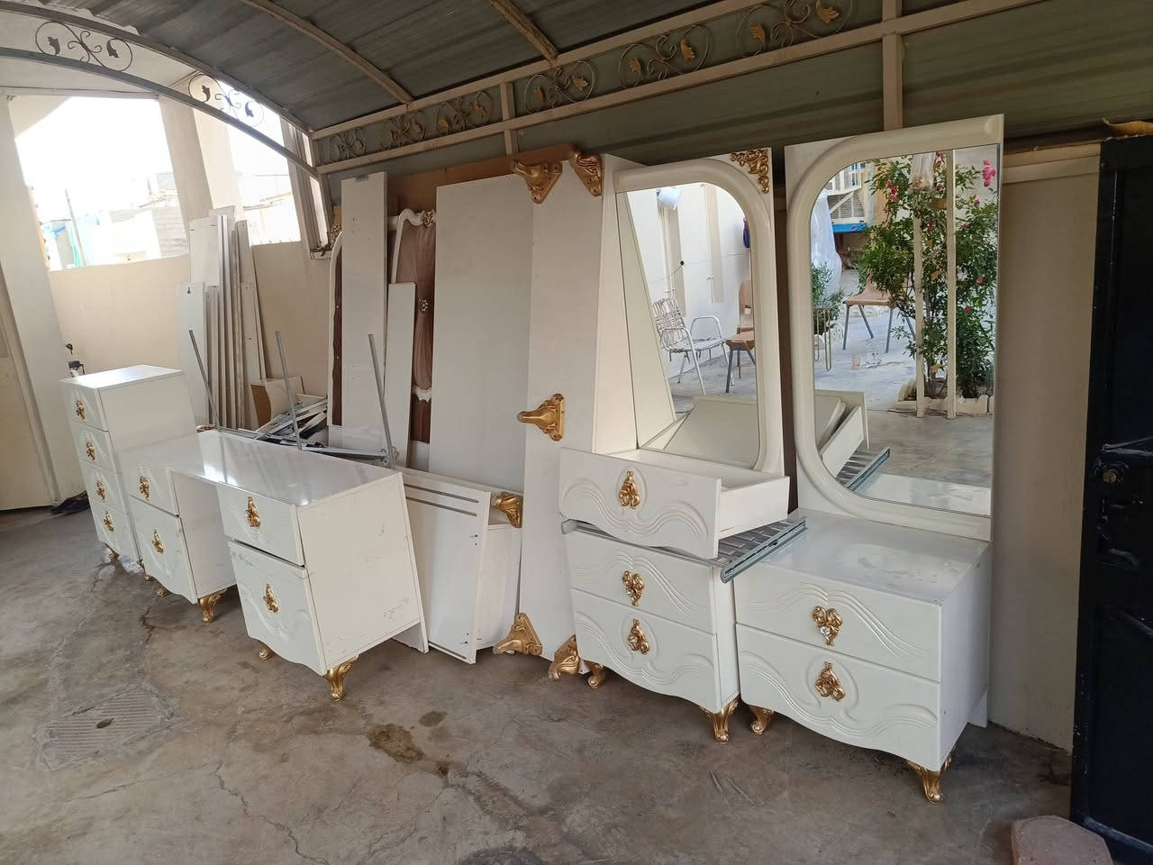 غرفه نوم تركي ملكي للبيع سعر 525وبيه مجال ***********
