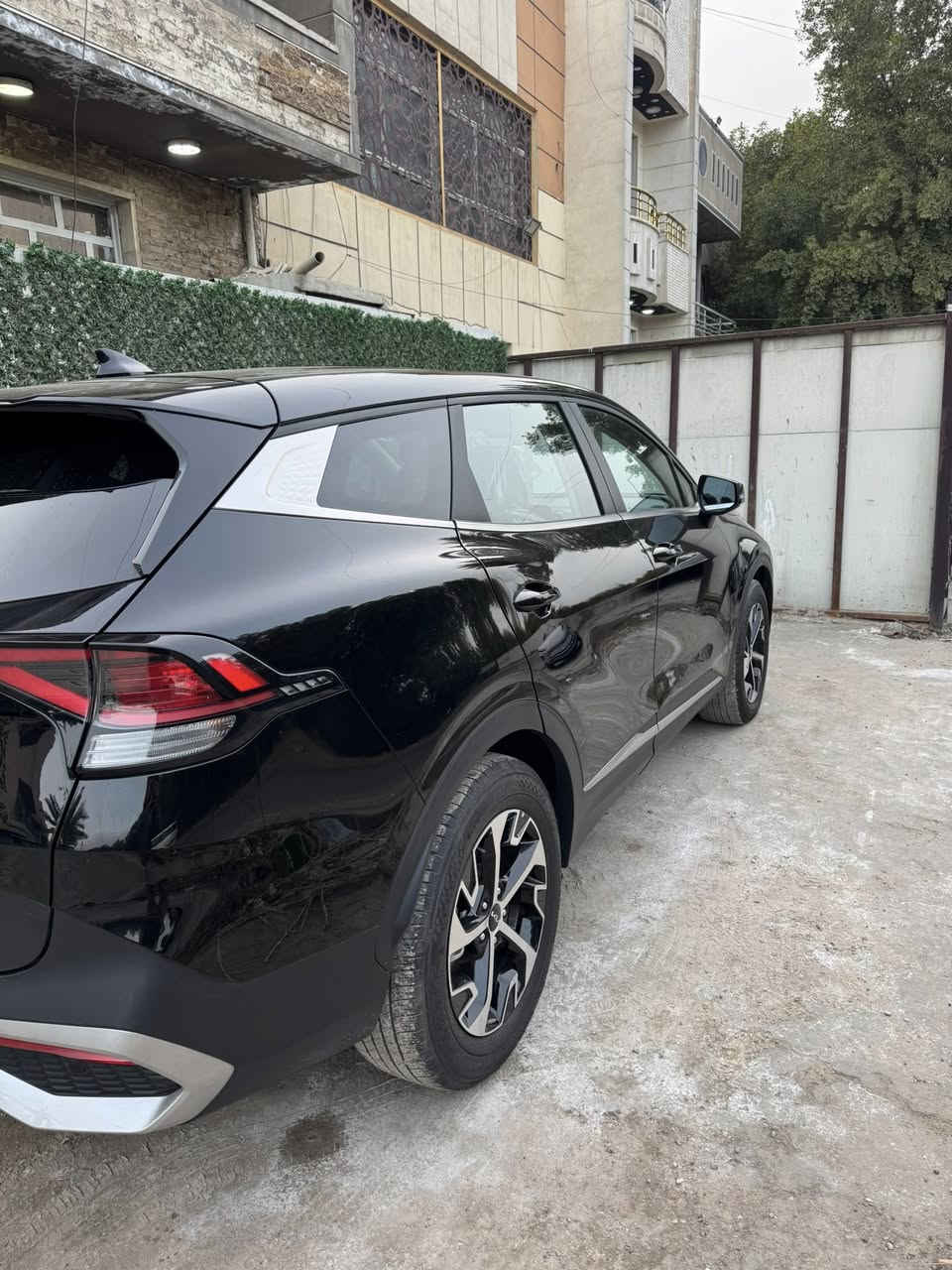 سلام عليكم
كيا سبورتج ٢٠٢٤ 
وارد أمريكي  
سياره جديده جديده 
ضرر باب خلفي 
السعر ٢٣ 
***********
