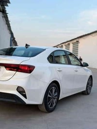 يالله كيا فورتي 2023  ابيض بدون ايرباك  حادث سطحي اخت الكلين كلها بلاد...