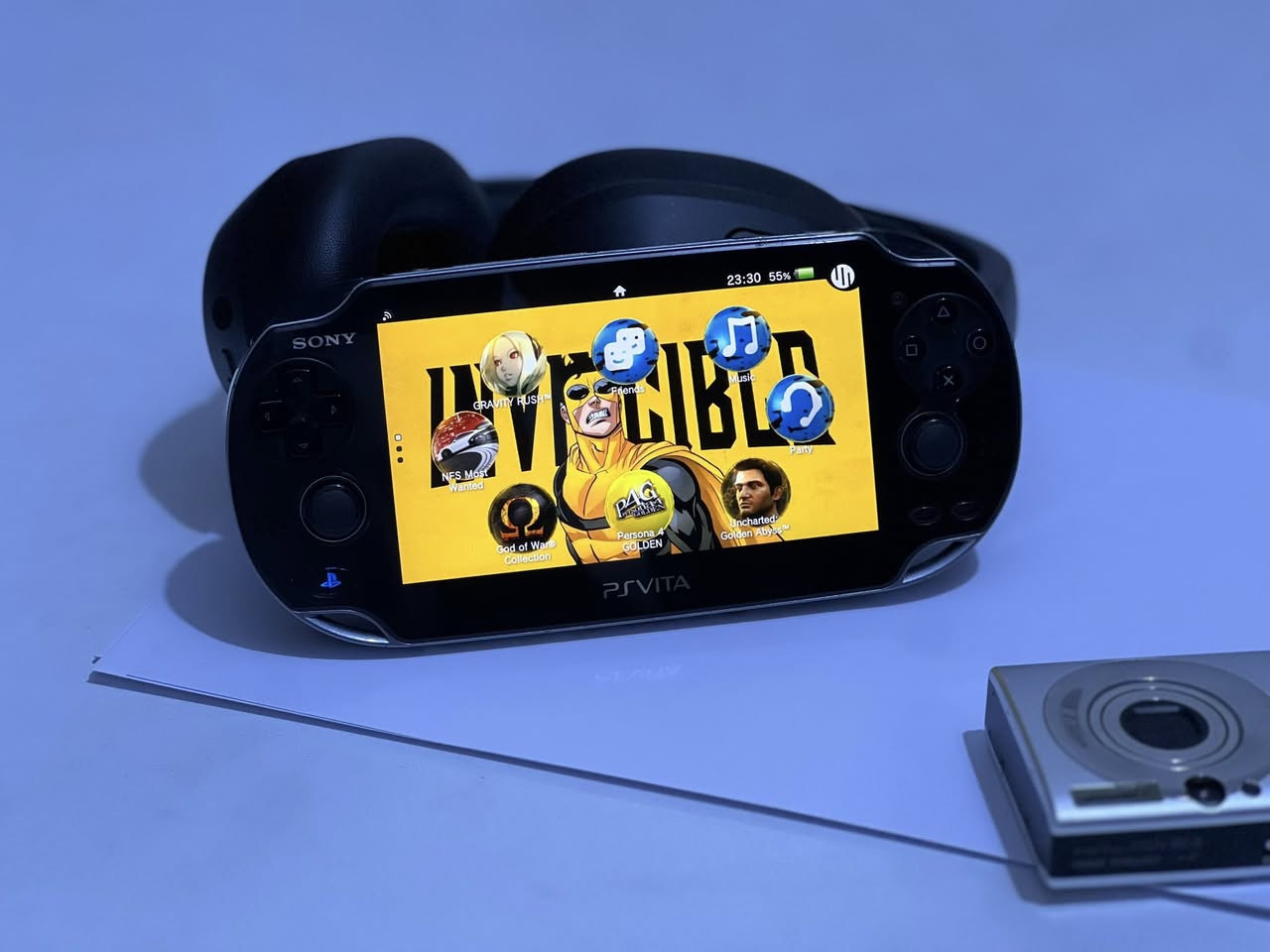 السلام عليكم اخوان
للبيع: بلايستيشن فيتا (PS Vita 1000) ب٢٢٥ بي مجال بسيط -مهكر وجاهز

المواصفات والحالة:

الموديل: PS Vita 1000 (نسخة شاشة OLED)
 النظام: مودد homebrew وجاهز للاستخدام (شغل والعب)

 الألعاب

(God of War, Persona 4, Uncharted, Need forSpeed). نازلة وجاهزة
وبعد ٤٠٠٠ لعبة غيرهن تكدر تنزلهن

ويدعم تشغيل ألعاب الـ PSP والـ PS1.

الملحقات:
كيبل وشاحن أصلي. 

ذاكرة  sd2Vita 32GB.

ذاكرة PS Vita أصلية سعة 4GB.

ملاحظة: الجهاز شغال وبحالة جيدة، والسعر مناسب مقارنة بباقي الاجهزة المعروضة واذا تريد ابحث وشوف.

السعر: ٢٢٥ ألف دينار (مجال بسيط) .

 يوجد توصيل لكل محافظات العراق.


**إذا كنت صاحب هذا الإعلان وتريد حذفه لأي سبب، رجاءا أرسل رسالة إلى الدعم الفني**
