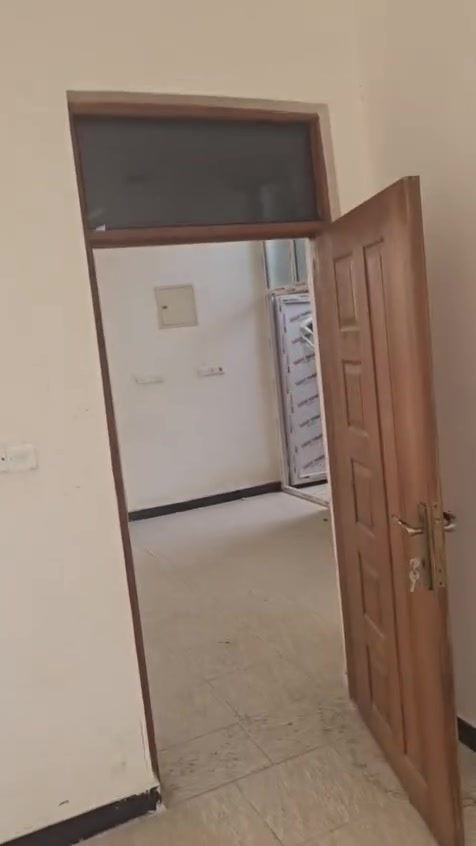 للبيع بيت خلف المعارض زراعي قرار 25 المساحه 105 سعر 40 وبيه مجال ***********
