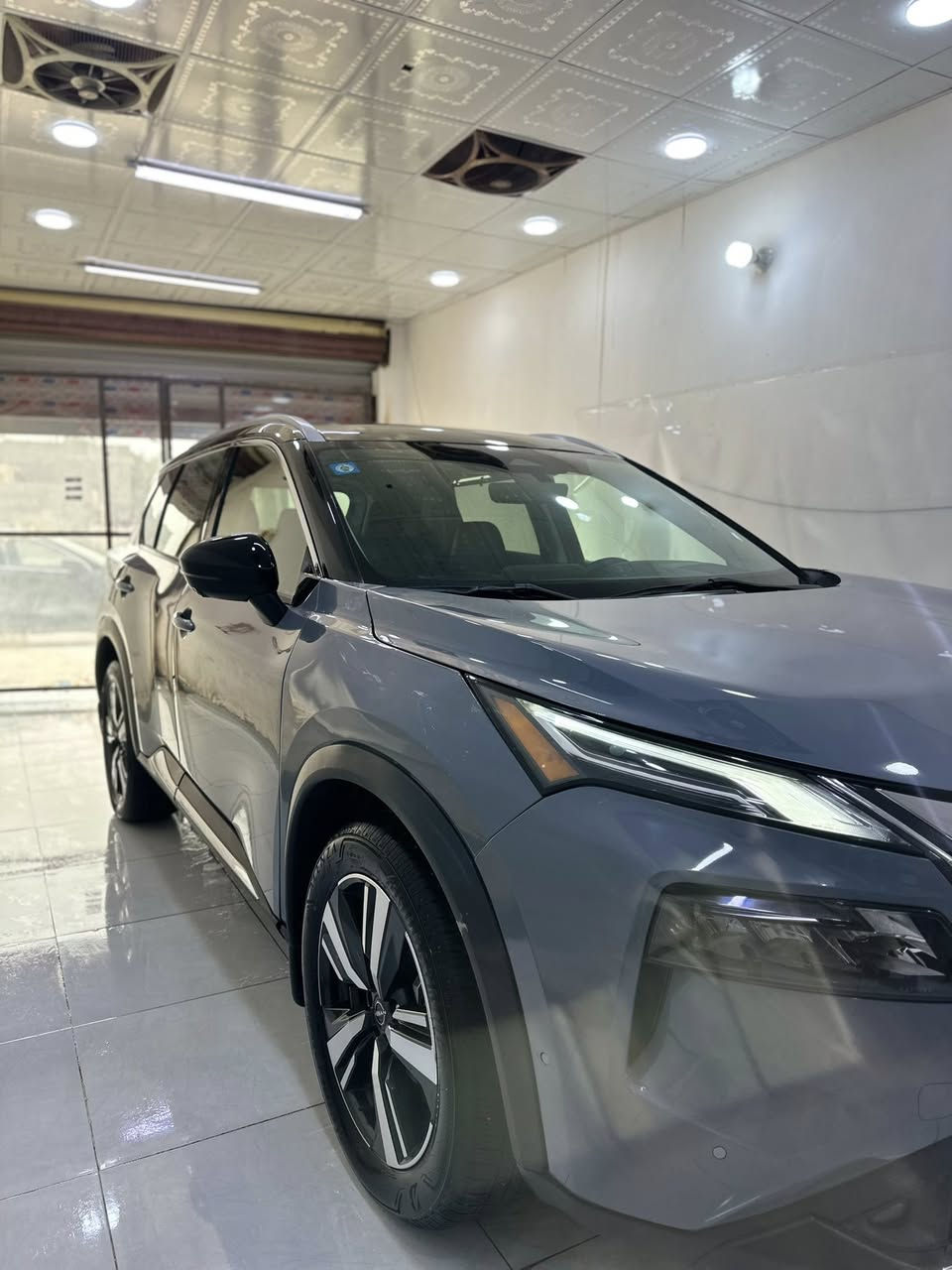 السلام عليكم للبيع موديل 2022 حادثهه بنيد وجاملغ فول السيارة واحد ع واحد 3 بستم رقم بغداد السعر 200 وبيهه مجال للاستفسار الاتصال على الرقم (***********)(***********)
