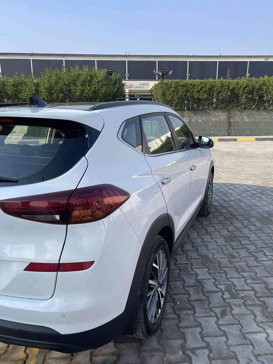 توسان 2019 خليجي رقم بغداد دولي هزه وسنويه جديده 
بصمه - ترحيب - كشنات كهربائي - حساس امامي وخلفي 
اريل نفكَيشين شاشه ابل كار بلي - شاحن لاسلكي - مثبت سرعه كروز - فول تحكم مقود - دبل ايرباك - لد نهاري - هند بريك بالقدم ( محرك وكير وحداديه وتبريد على وضع الشركه ) السياره مقفوله ماعدى شخط بالجاملغ الخلفي مصلح بالكرت ماشيه 88 الف
العنوان : بغداد العامريه 
السعر على الخاص ***********
***********
