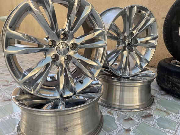 السلام عليكم البيع ويلات مكسيكي اوباما حجم 18 اصليات ابو الختم الموبر مكفوللات من العواج والتصليح ويلات جدد كلش حلوات عندي تخمين تخم بيهن تاير سعره 7ورقات اونص اوتخم فارغ سعره 7 ورقات مكاني بصره ***********
