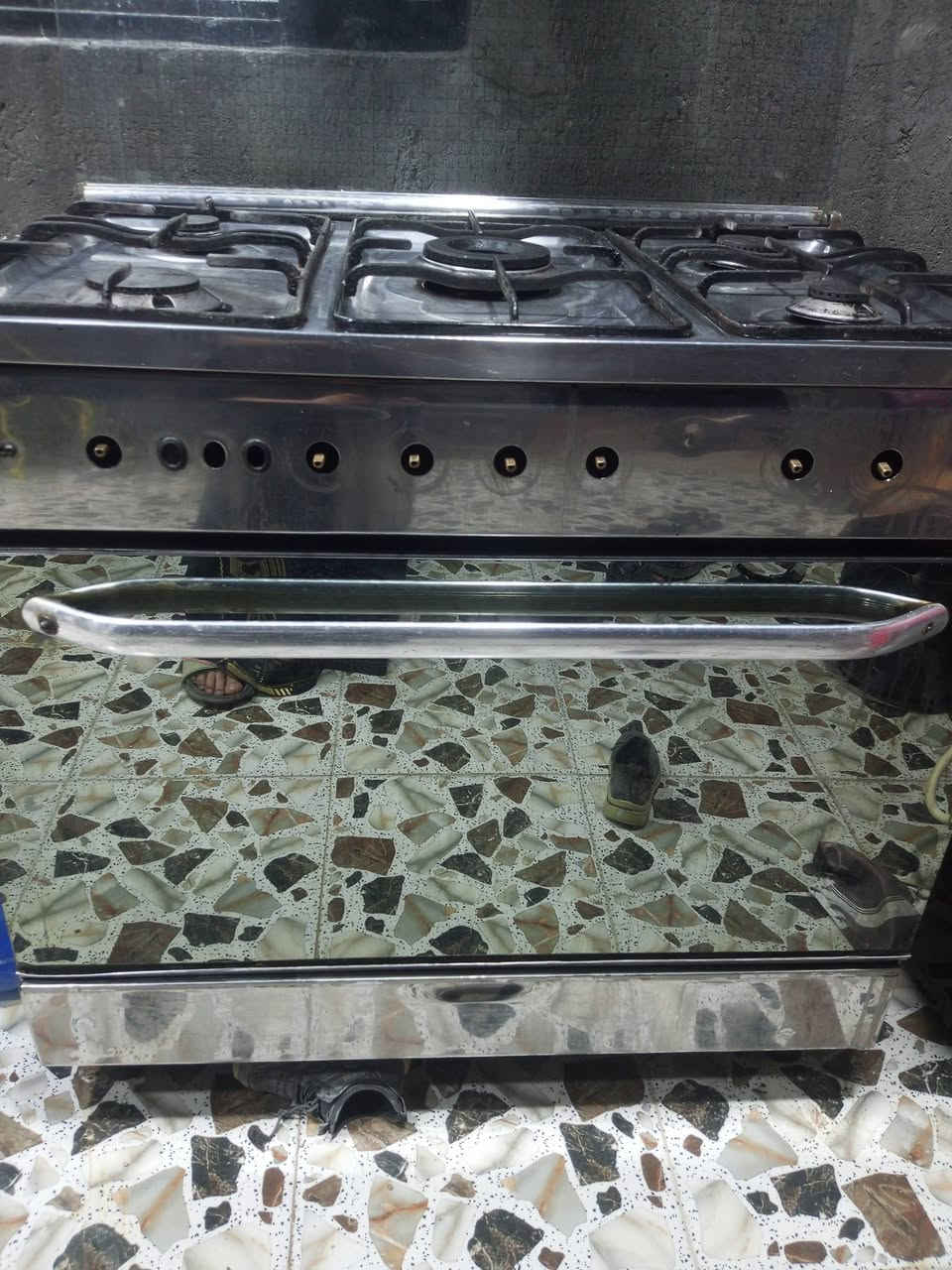 طباخ شغال كل نقص مابي نضيف ناره زركه والفرن شغال مكاني كربلاء ‏‪***********‬‏
