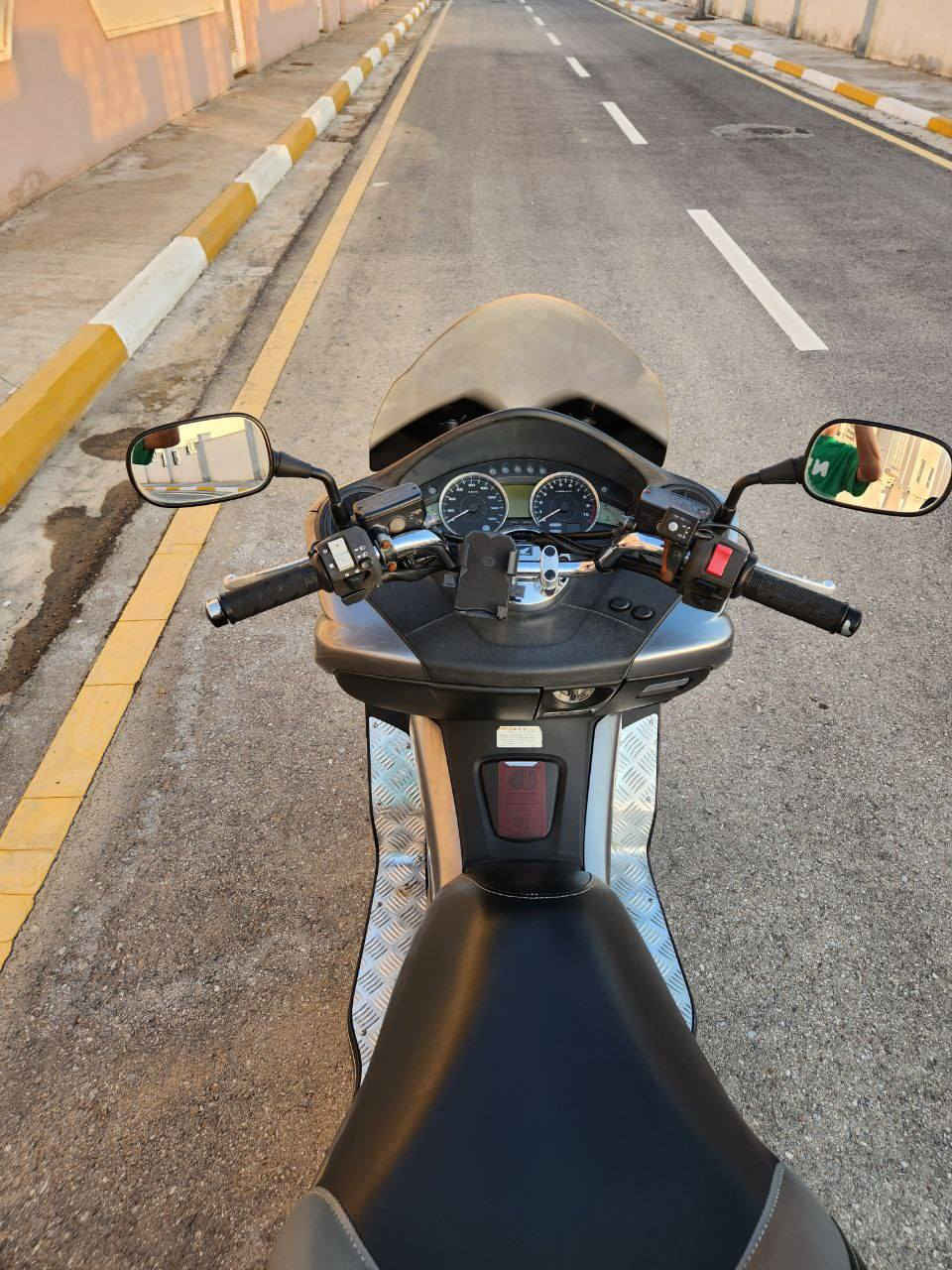 السلام عليكم للبيع اخت الرمبه 010MF
مواصفات عاليه 
7كير اربع تحويلات
تدفئه يدات 
شاحنه موبايل 
جامه طويله 
ويل ذهبي 
نظام ABSمانع انزلاق 
دراجه كفاله عامه من كلشي 
السعر 17ورقه وبيها مجال قليل 
قبل شهر طالعه من المعرض عنوان واسط الدبوني الشراي يتصل وبيه خير ويدل 
***********
