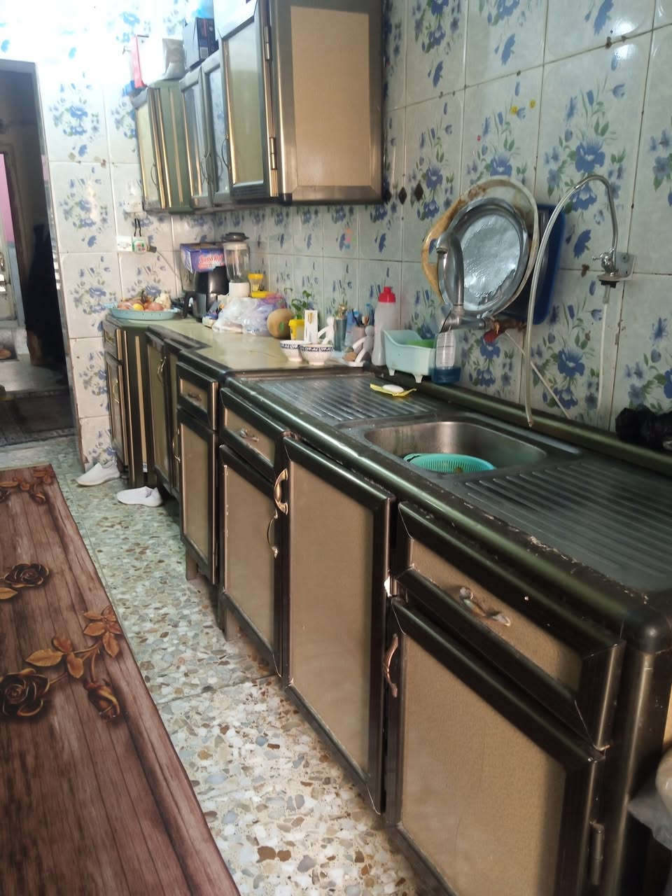 كاونتر للبيع 2متر مع ملحق وسنك متر ونص قوي و نضيف السعر 200 الف مكان رئاسة العبيدي للاستفسار اتصال ***********
