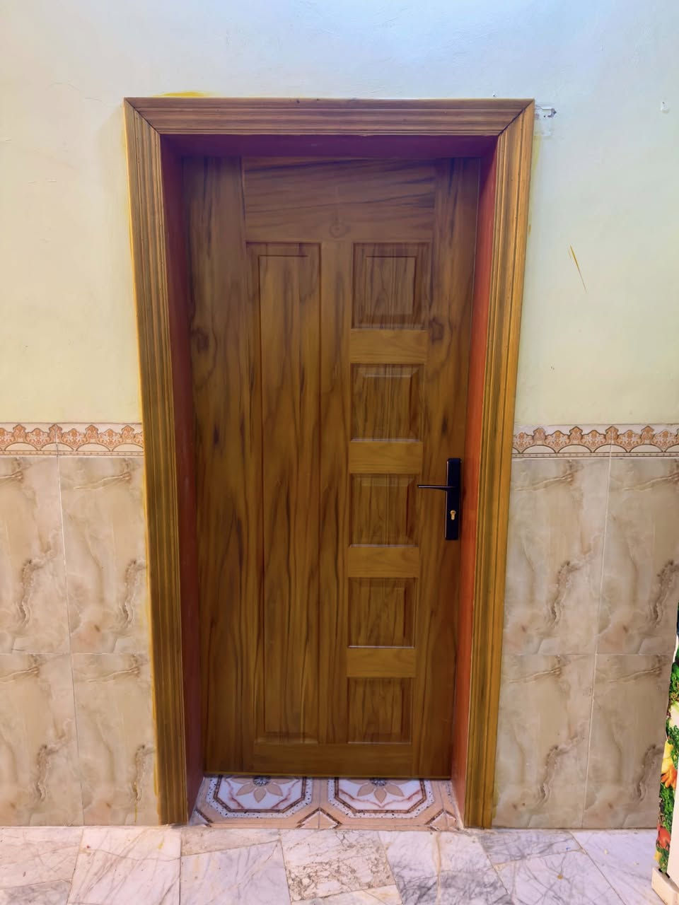 نجاره ابواب خشب تسكام حسب طلب جميع لمديلات ابواب موجوده اي ستفسارمراسله او تصال مكان سماوه ***********
