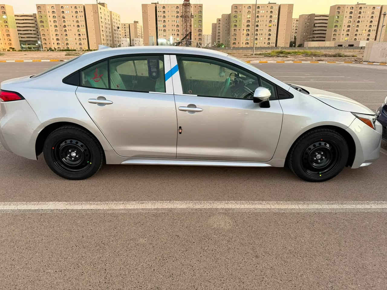 كورلا 23 وارد امريكي من امريكه بيه بنيد فقط بدون دواخل ب عراق جاملق ايمن بدون دواخل و جمالق خلفي بارد بدون دواخل سياره اي داخل ما بيه كافله شاصي و تكم ولغود تخم تاير جديد دوشمه عام برغي ما بيه نقص ب اسمي تحويل ثاني يوم سعر ب 145 وبيه مجال حق جيبه مكاني بغداد بسمايه رقم ***********
