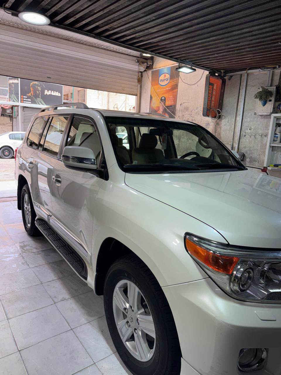 السلام عليكم .. 
GXR V6  للبيع 
السيارة كفالة عامة 
رقم سليمانية بأسمي .. تحويل او وكالة 
ماشية 174 الف حقيقي 
كير و مكينة كفالة شرط الفحص 
السعر 35,000$ وبيها مجال 
يعني ثلاث شدات و نص .. 
العنوان : البصرة 
رقم الهاتف : *********** البصرة, العراق
