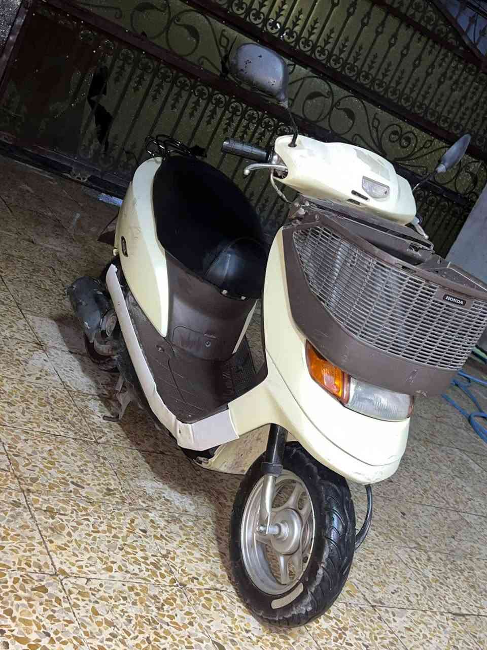 دراجة هوندا للبيع
الدراجة اقتصادي بالبنزين
شرط كله بلادي 
وكل الكهربائيات والسلف شغال 
السعر 240
شراي خابر ***********
