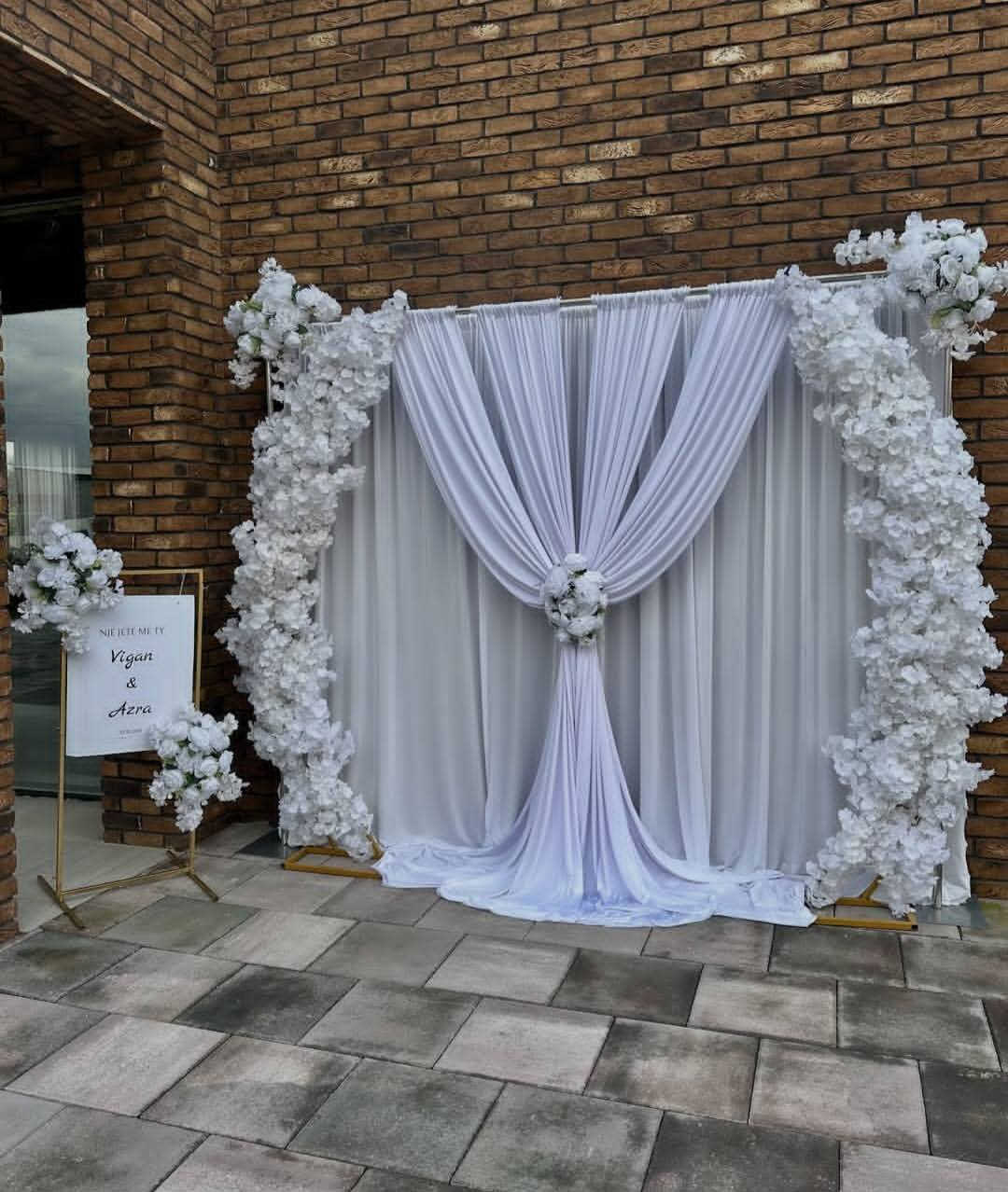 بيع 
نشتغل كوشات كامله وجاهزه كل التفاصيل وياها يعني عليك فقط الشد  
كوشات مع ميز متكامل وقنفه وطبلات جانبيه اي موديل وتصميم نشتغله مثل ماتردون مع جميع التفاصيل واسعار مناسبه جدأ
للحجز ***********
