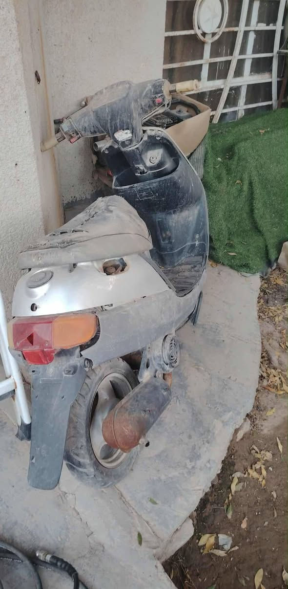 ابيع جوم حديد بس سويجهه ماكو وتاير الوره نازل منقص هوه وتذب بانزين من تانكي مدري منينن دراجه جانت تشتغل بس متروكه بطه للبيع قيم *********** مكاني كربلاء الحر
