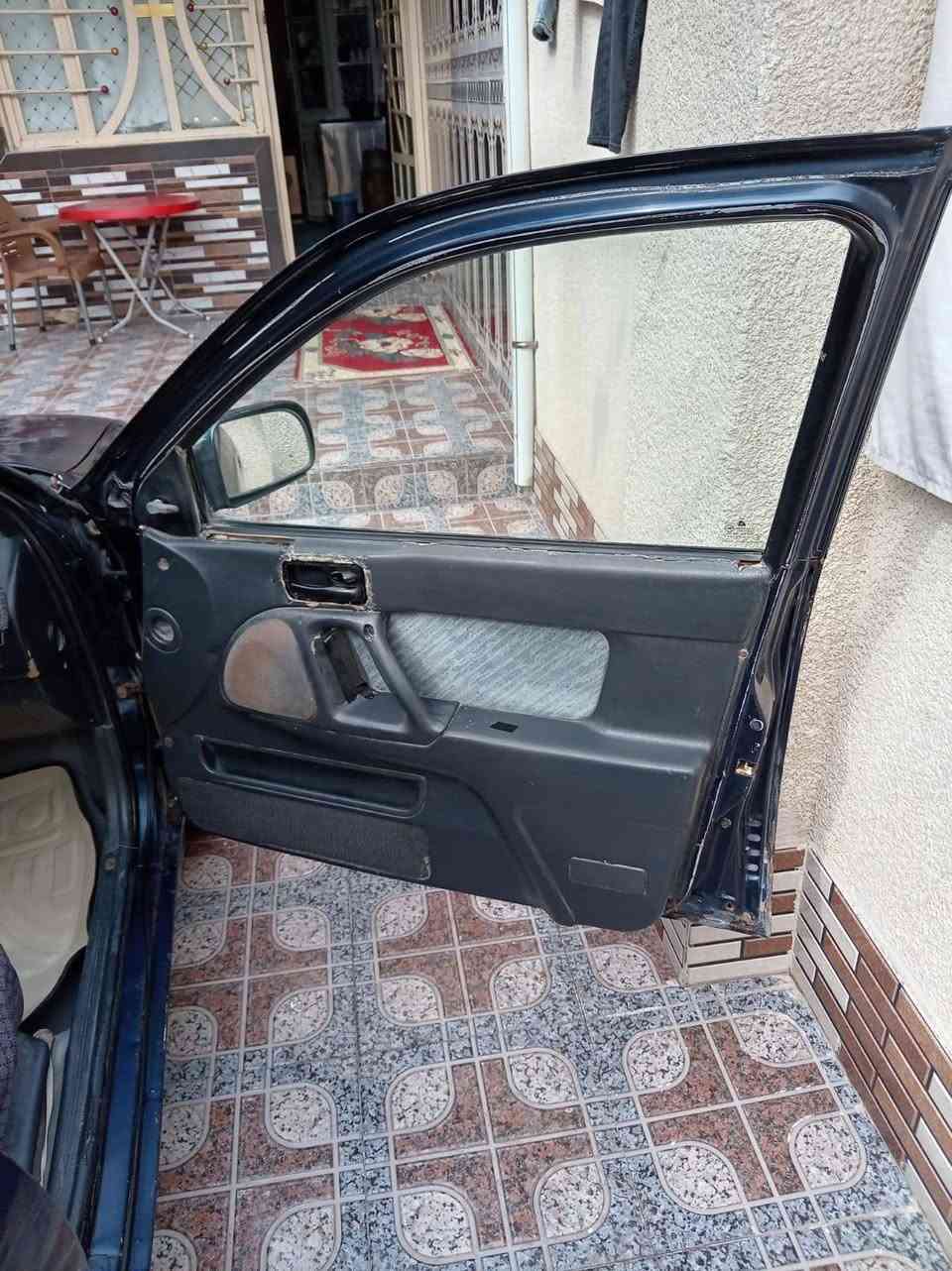 سلام عليكم الانترا موديل ٩٤ رقم ديالى نلكليزي 
كير عادي فرممات وحده مصلحه بيهن رباط كير ومكينه خير صدر خلفي امامي خير من الله السعر ب٢٥ وبيها مجال مكان سياره ديالى خان بني سعد اتصل ع رقم مكلف بنشر *********** ....*********** ..
