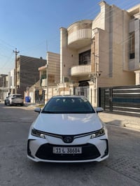 حبايب للبيع كورلا 2024 فول داخل احمر  السياره مكفوله من الصبغ والتبديل...