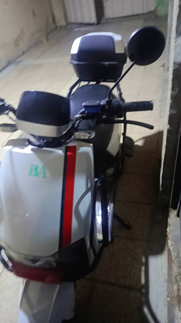 سلام عليكم دراجه شحن فول مواصفات ما نقصها برغي بعدها جديده بمعناه الكلمه تجي وتشوف بعينك 
مكاني بغداد قرب السيديه السعر 800وبيها مجال 
واتساب***********
