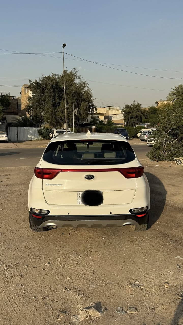 السلام عليكم سبورتج موديل 19 مواصفات عاديه محرك 2400 بلادي 

ماشيه السياره54

رقم الجديد الدولي
 
السياره فورويل دفع رباعي 

حادثه دعاميه امامي فقط الباقي بلاادي  اي صبغ مابيه 

اللون ابيض داخل بيجي مخمل

رقم بغداد الرقم الجديد

مكان السياره بغداد

السعر 175$وبيها مجال بسيط 

ترهم مراوس او بيع

السياره خير من الله اي نقص مابييه 

***********
