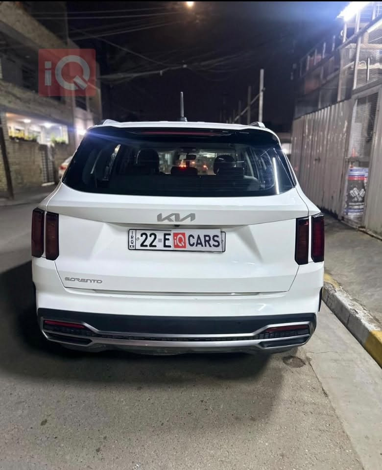 السلام عليكم
كيا سورنتو 2023 خليجية بعدها بضمان الـشركة

محرك 4 سلندر 2500 mpi

ماشية 35.500km

مكفولة كفالة عامة بس بيها بارد على كد إصبعين كما موضح بالصورة 

المواصفات 

7راكب وبصمة وتشغيل عن بعد  وكامرة خلفية وشاشة ابل كاربلي واندرويد اوتو و3 انظمه قيادة ونظام abs وتبريد 3 صفوف ومثبت سرعة ونظام الترحيب وحساسات ضغط الإطارات وتبريد لمس ومناخ منفصل وحساسات امامية خلفية 

العنوان بغداد 

السعر $240

للاستفسار الاتصال ***********
