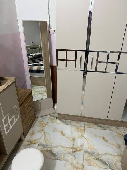 غرفه نوم ١٠ قطع استعمال بسيط بدون اي ضررر سعر ٨٥٠ قفل ويا دوشك للتواصل ***********
